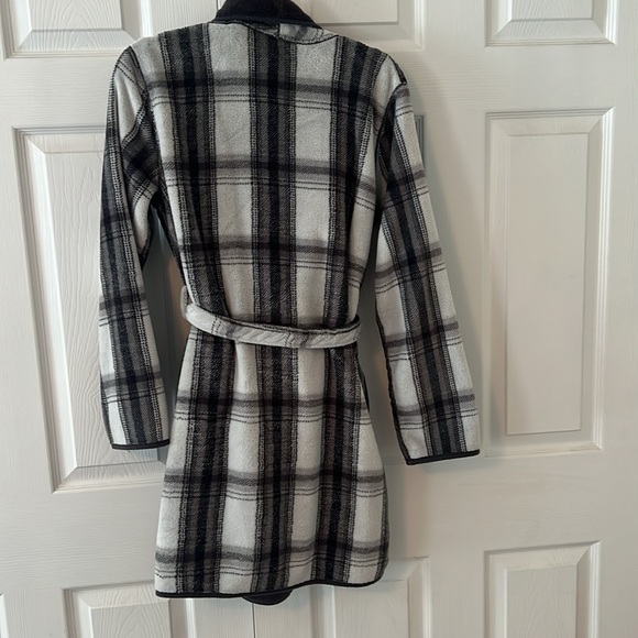 Plush Bathrobe - Picture 4 of 4